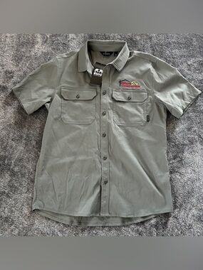 Kuiu Shirt Mens Large Gray Button Up Hunting Hiking Nylon Short Sleeve Logo NEW